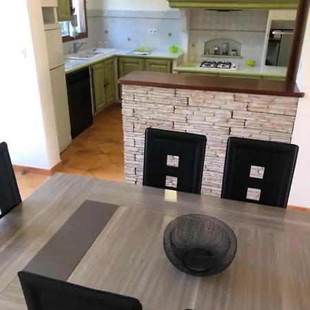 Maison Au Calme A La Sortie D'arles Fourques (Gard)