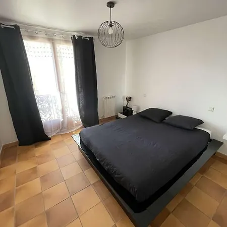 Hébergement de vacances Maison Au Calme à La Sortie D'arles *