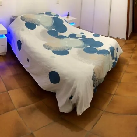 Maison Au Calme à La Sortie D'arles Hébergement de vacances *